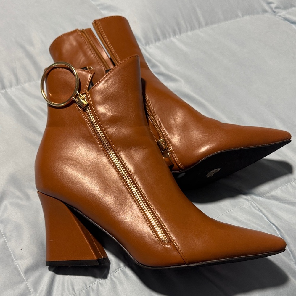 Elegant Tan Heeled Boots with Gold Accents